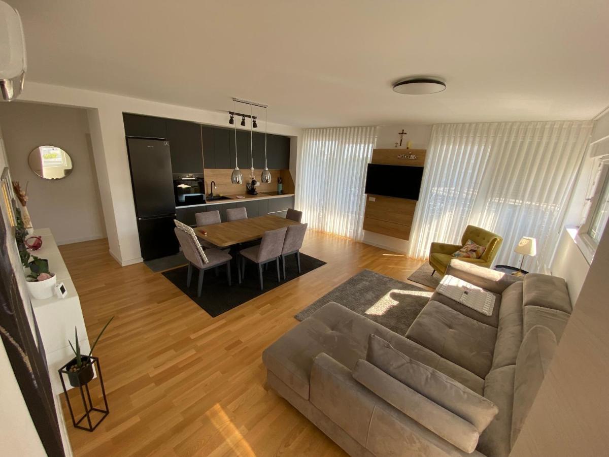 Apartment King With Private Parking *