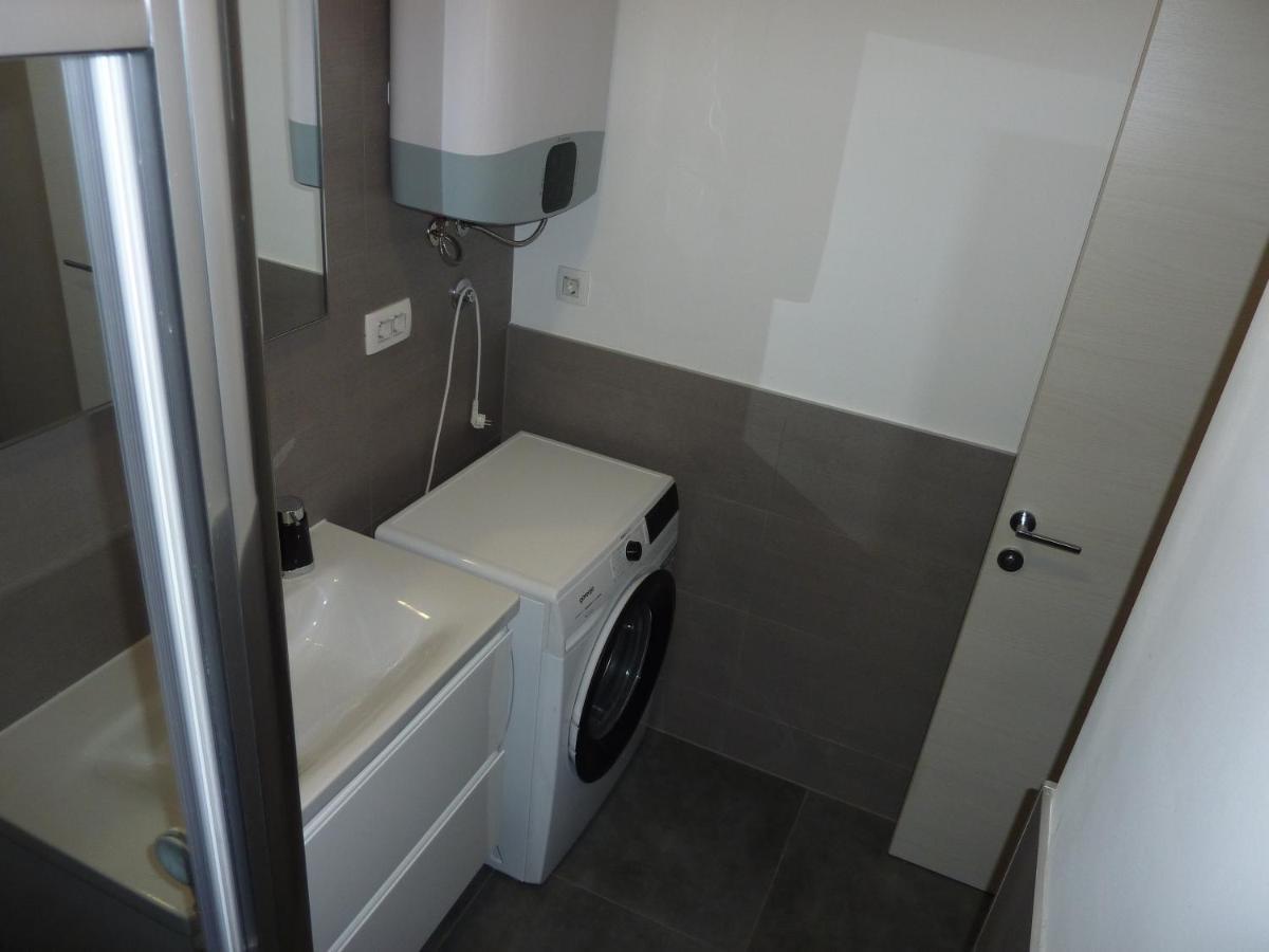King With Private Parking Apartment *