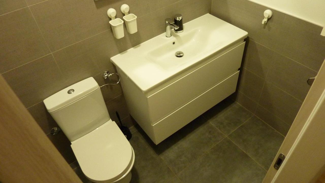 King With Private Parking Apartment *