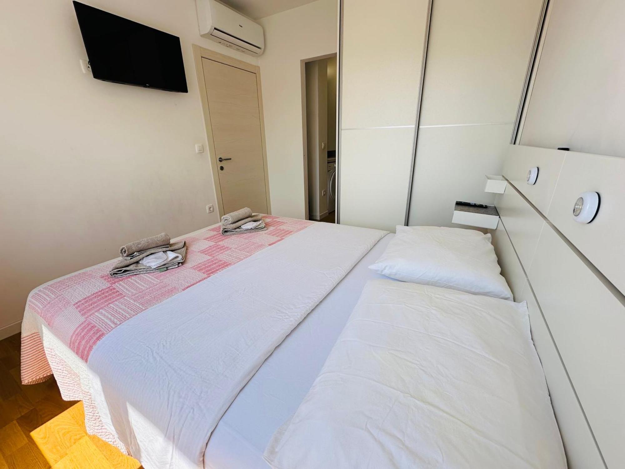 King With Private Parking Appartement Zadar